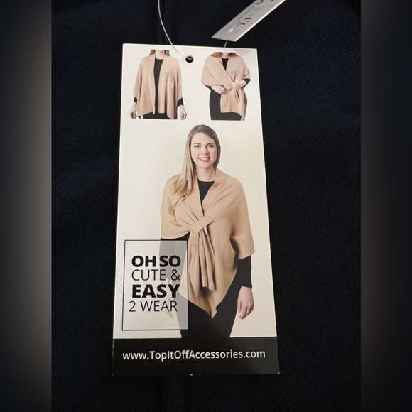 Women’s NWT navy plaid tartan cape shawl
cottage core
One size
Key hole cape - Picture 6 of 7